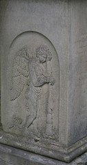 Engel im Grabstein