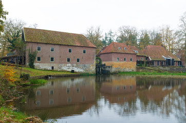 Fototapeta na wymiar old watermill