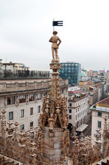 Fototapeta na wymiar Duomo statue