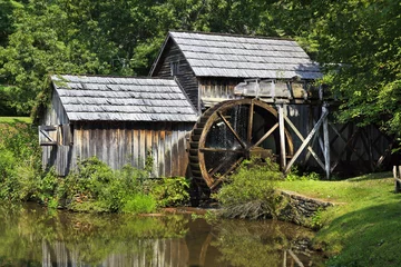 Zelfklevend Fotobehang Molens Mabry Mill op de Blue Ridge Parkway in de nazomer