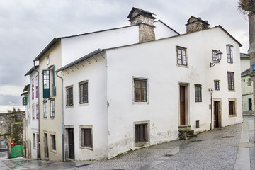 Fototapeta na wymiar Sloping houses on Lugo city