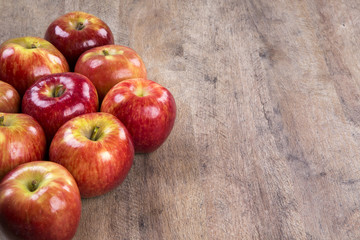 red apples