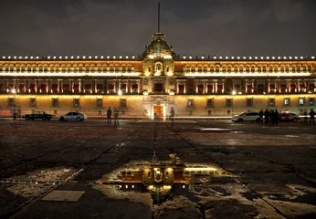 Fototapeten National Palace in Plaza de la Constitucion of Mexico City at Night © Borna_Mir