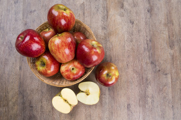 red apples