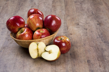 red apples