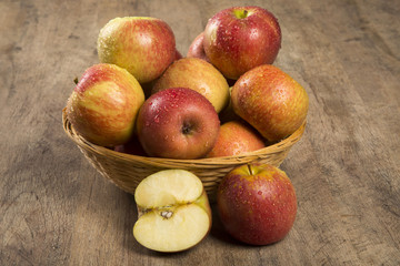 red apples