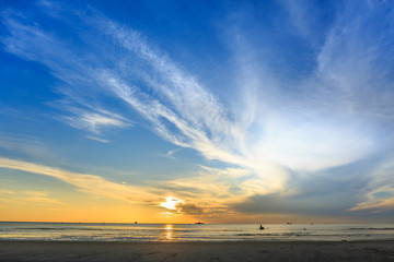 Obraz premium Sunrise at Hua Hin beach in Thailand