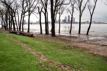 Ohio River Riverbanks Overflowing Louisville Kentucky Flooding