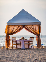 Romantic dinner setting on the beach © Netfalls