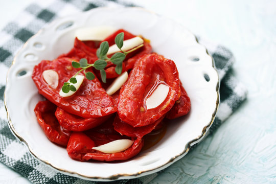 dried tomatoes with garlic
