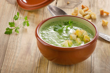 Creamy vegetable soup with  croutons .