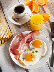Eggs , bacon, orange juice  and coffee