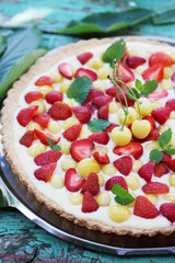 cake with strawberries and cherries