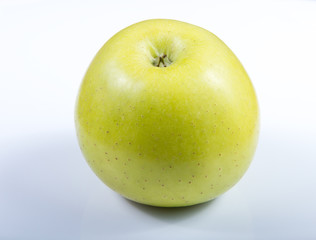 Green apple isolated .