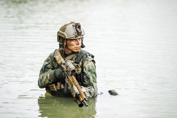 Naklejka premium Portrait of a ranger in the battlefield with a gun