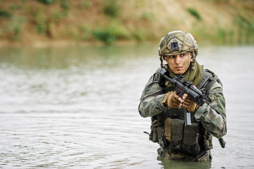 Naklejka premium Portrait of a ranger in the battlefield with a gun