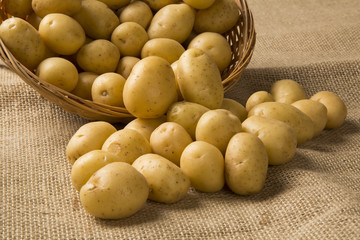 Some potatoes over a wooden surface