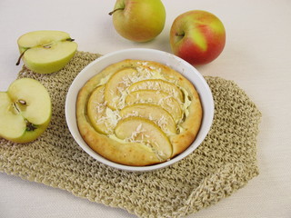 Runder Apfelkuchen
