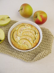 Runder Apfelkuchen