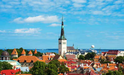 Obraz premium Summer view of old city. Estonia, Tallinn.