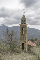 Fototapeta na wymiar Bergkirche im Apennin