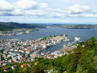 Fototapeta na wymiar View from Mount Fløyen on the city of Bergen (Norway) 