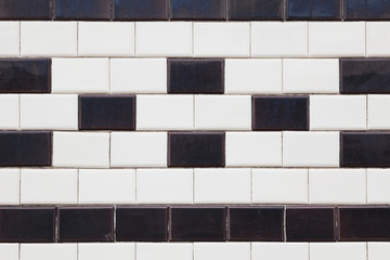 Gekachelte Fassade, Kacheln, Fliesen, Wand, rechteckig, schwarz, weiß, Wandfliesen