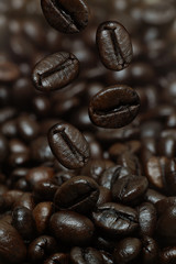 Coffee beans is falling down