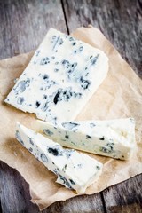 Blue cheese slices