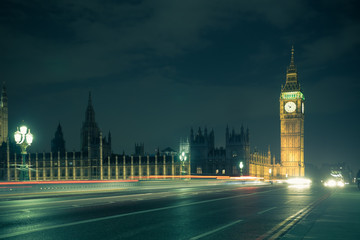 Fototapeta na wymiar Big Ben across Westminster Bridge at night