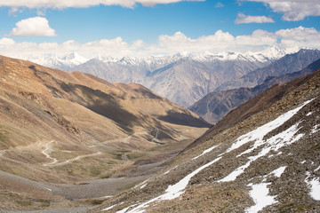 Fototapeta premium Mountain view on the road to Nubra Valley,India.