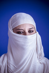 Naklejka premium Beautiful arabic woman with traditional veil on her face, intens
