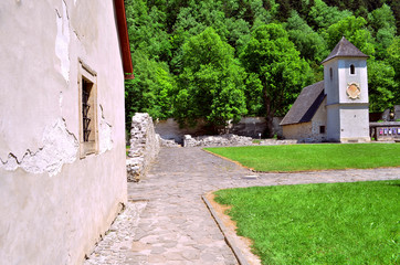 Fototapeta na wymiar klasztor dziedziniec 