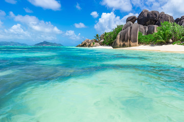 Fototapeta na wymiar Tropical Paradise - Anse Source d'Argent - Beach on island La Digue in Seychelles