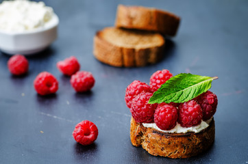 crostini with ricotta and raspberries