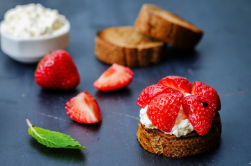 crostini with ricotta and strawberries