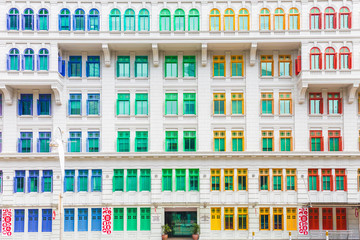 Naklejka premium Kolorowy budynek w Singapurze