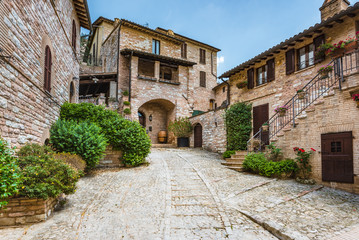 Fototapeta na wymiar The winding streets and crannies in Spello, Italy