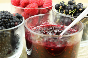 Marmelade kochen aus Waldbeeren - Brombeeren, Himbeeren und Johannisbeeren