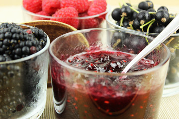 Marmelade kochen aus Waldbeeren - Brombeeren, Himbeeren und Johannisbeeren