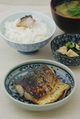 焼き魚の朝食