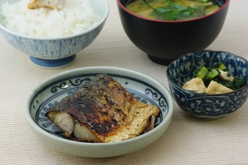 焼き魚の朝食