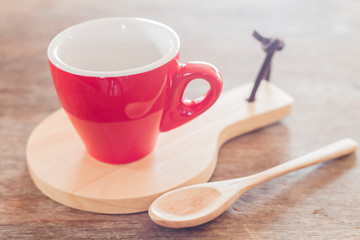Red mug with wooden plate