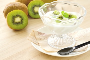キウイフルーツとヨーグルト
