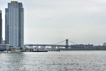Fototapeta na wymiar Manhattan Skyline from Williamsburg, Brooklyn