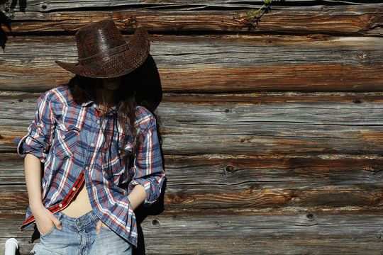 young girl in a cowboy hat