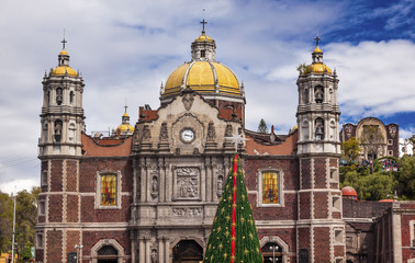 Fototapeta premium Old Basilica Shrine of Guadalupe Christmas Day Tree Mexico City