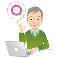 高齢者　男性　パソコン操作　オッケーサイン