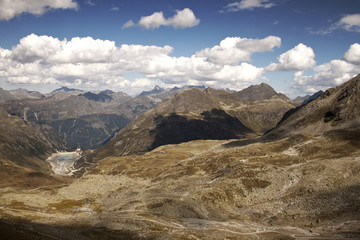 Berglandschaft in Vorarlberg mit Wolken
