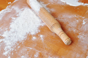 Flour and rolling pin